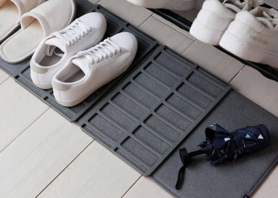 Umbra Shoe Dry Shoe Rack with Mat