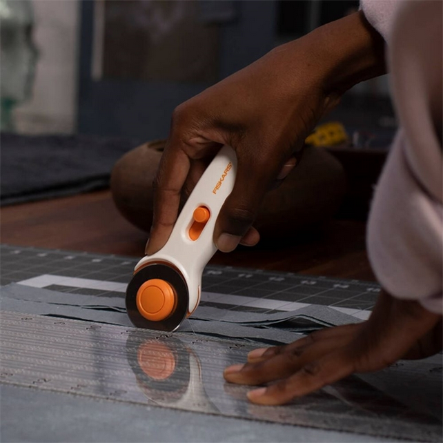 Fiskars Stick Rotary Cutter (45 mm)
