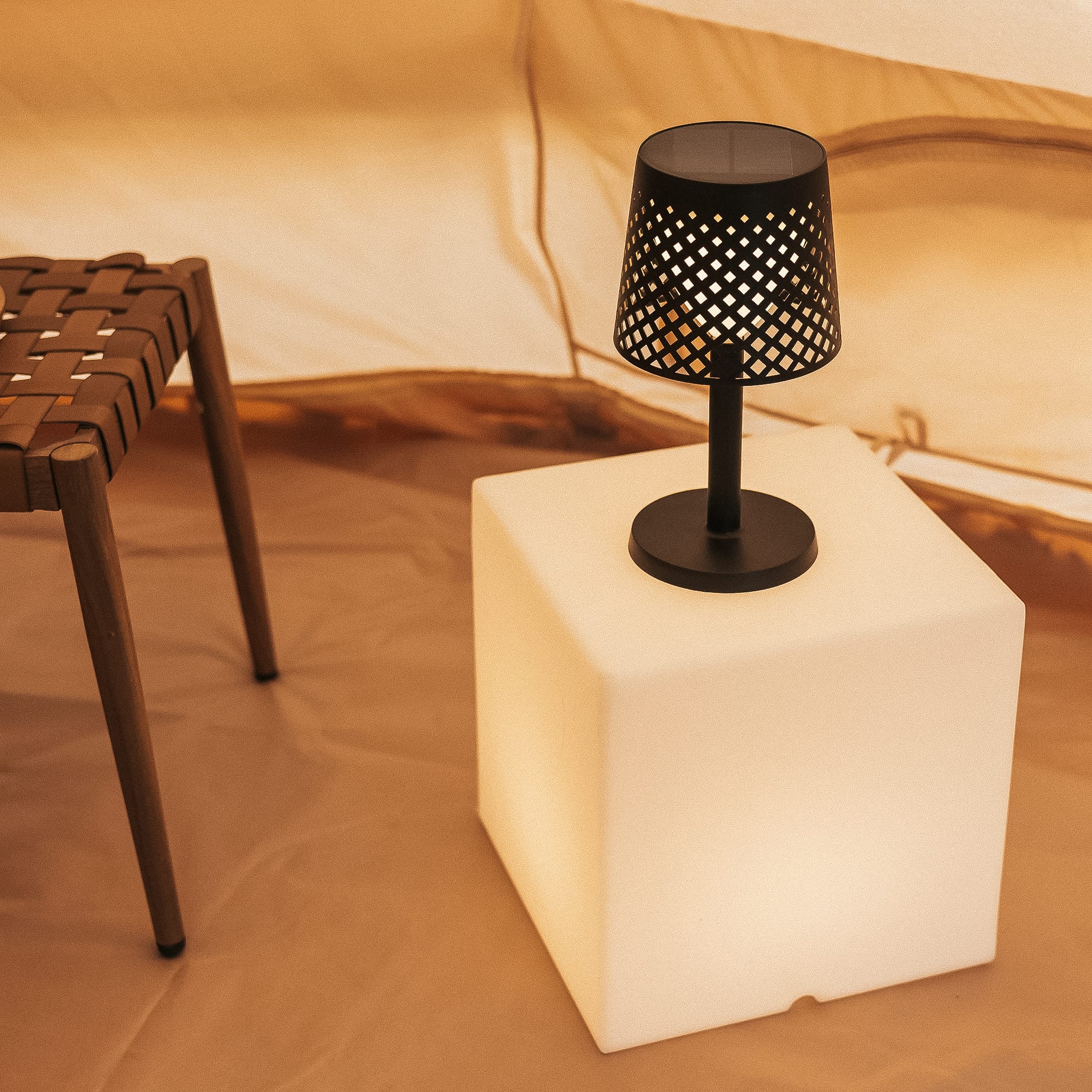 Cuby<br> Solar & Rechargeable Cube Lamp