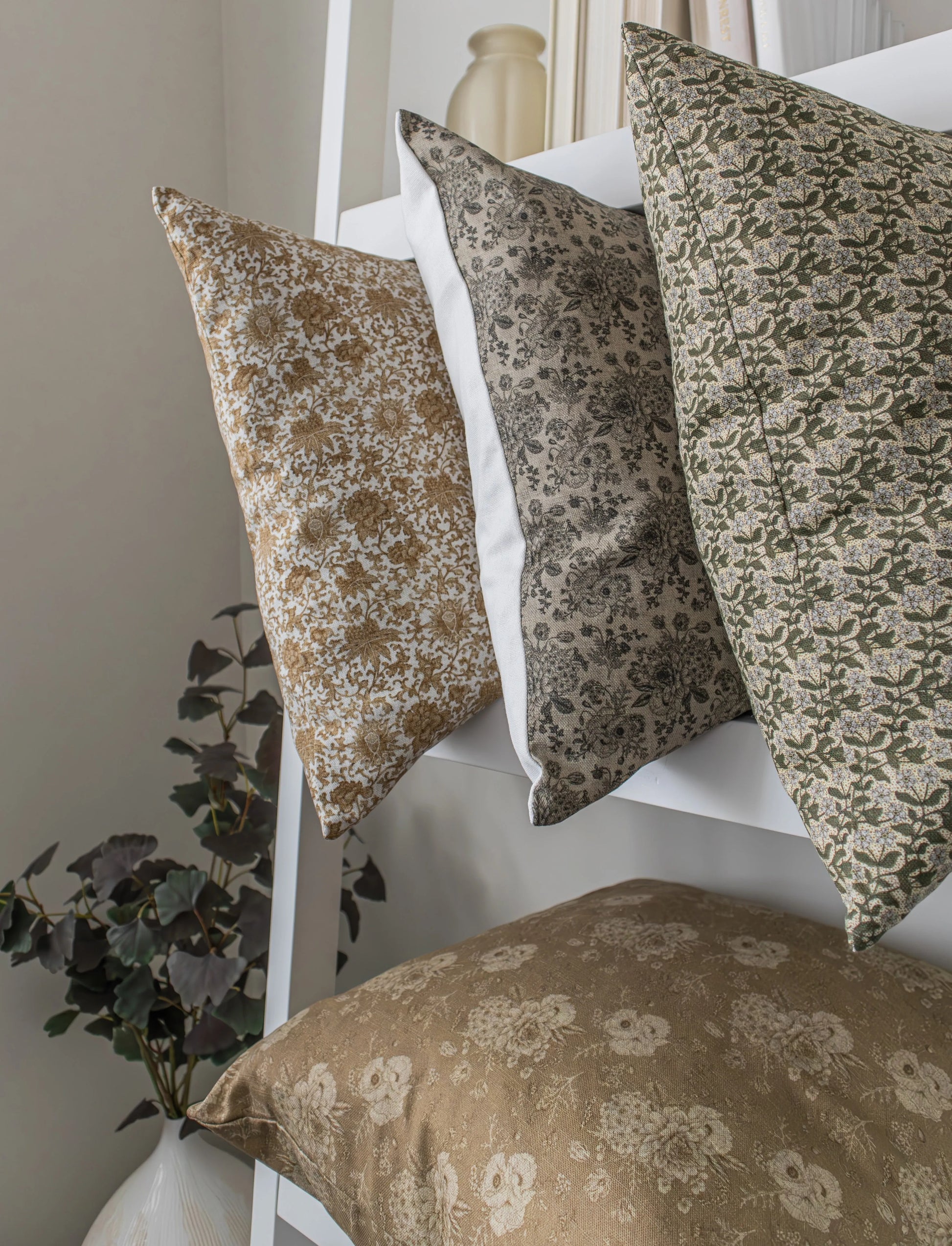 Valencia | Vintage Floral Pillow Cover Hyggely Cushions art-noise.myshopify.com valencia-vintage-floral-pillow-cover Valencia | Vintage Floral Pillow Cover Hyggely Cushions art-noise.myshopify.com valencia-vintage-floral-pillow-cover