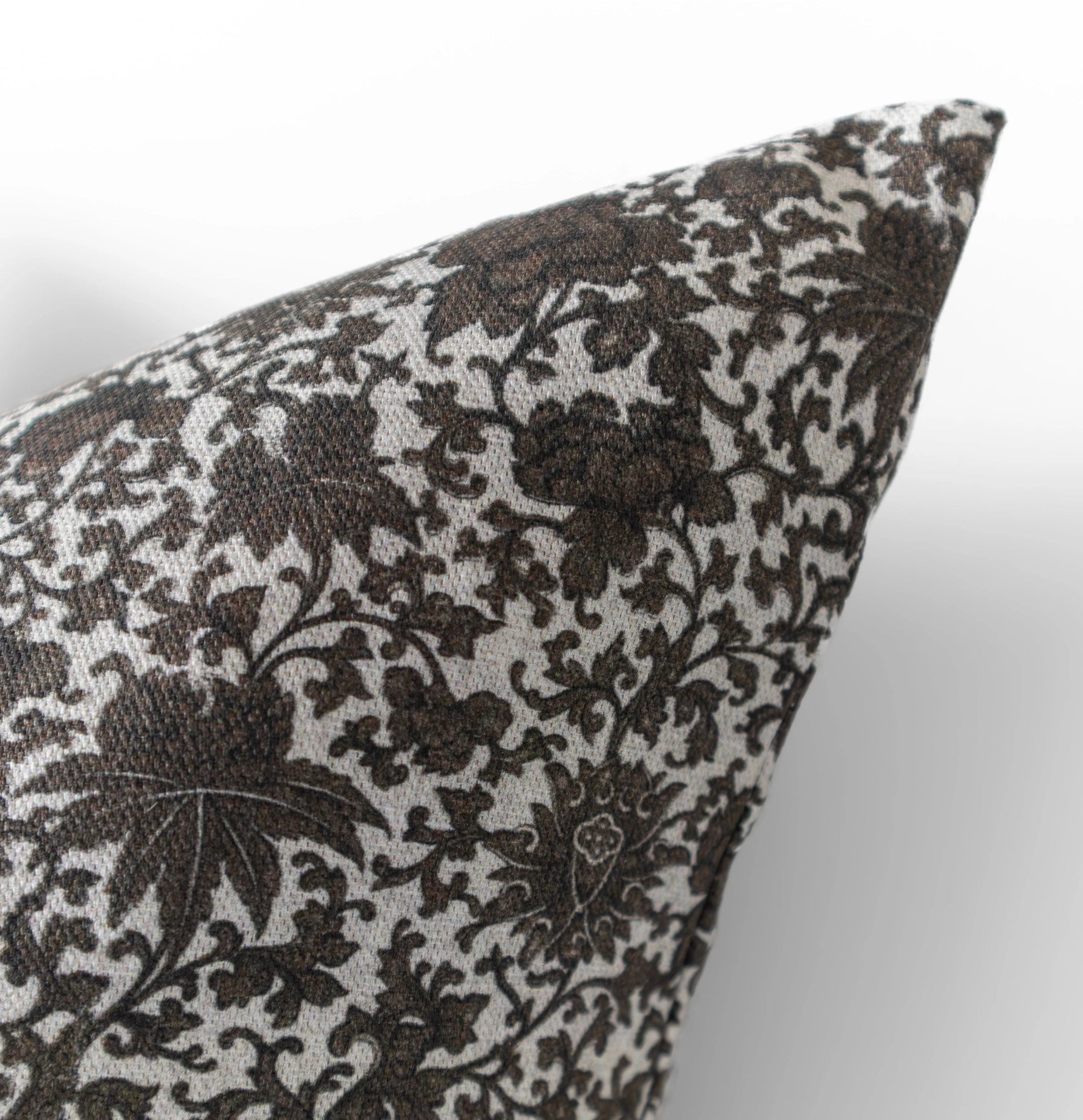 Elowen | Vintage Floral Pillow Cover Hyggely Cushions art-noise.myshopify.com elowen-vintage-floral-pillow-cover Elowen | Vintage Floral Pillow Cover Hyggely Cushions art-noise.myshopify.com elowen-vintage-floral-pillow-cover