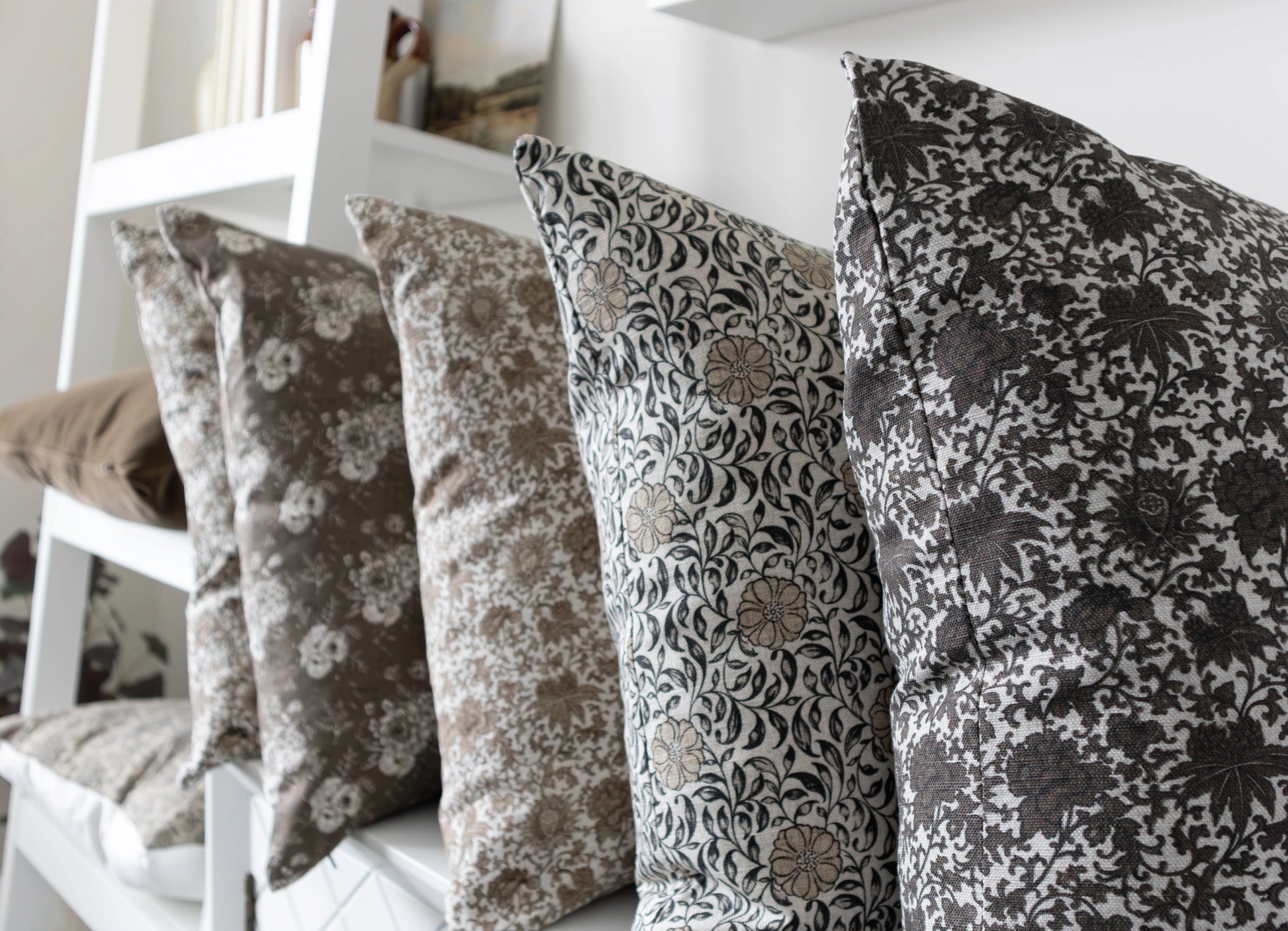 Elowen | Vintage Floral Pillow Cover Hyggely Cushions art-noise.myshopify.com elowen-vintage-floral-pillow-cover Elowen | Vintage Floral Pillow Cover Hyggely Cushions art-noise.myshopify.com elowen-vintage-floral-pillow-cover