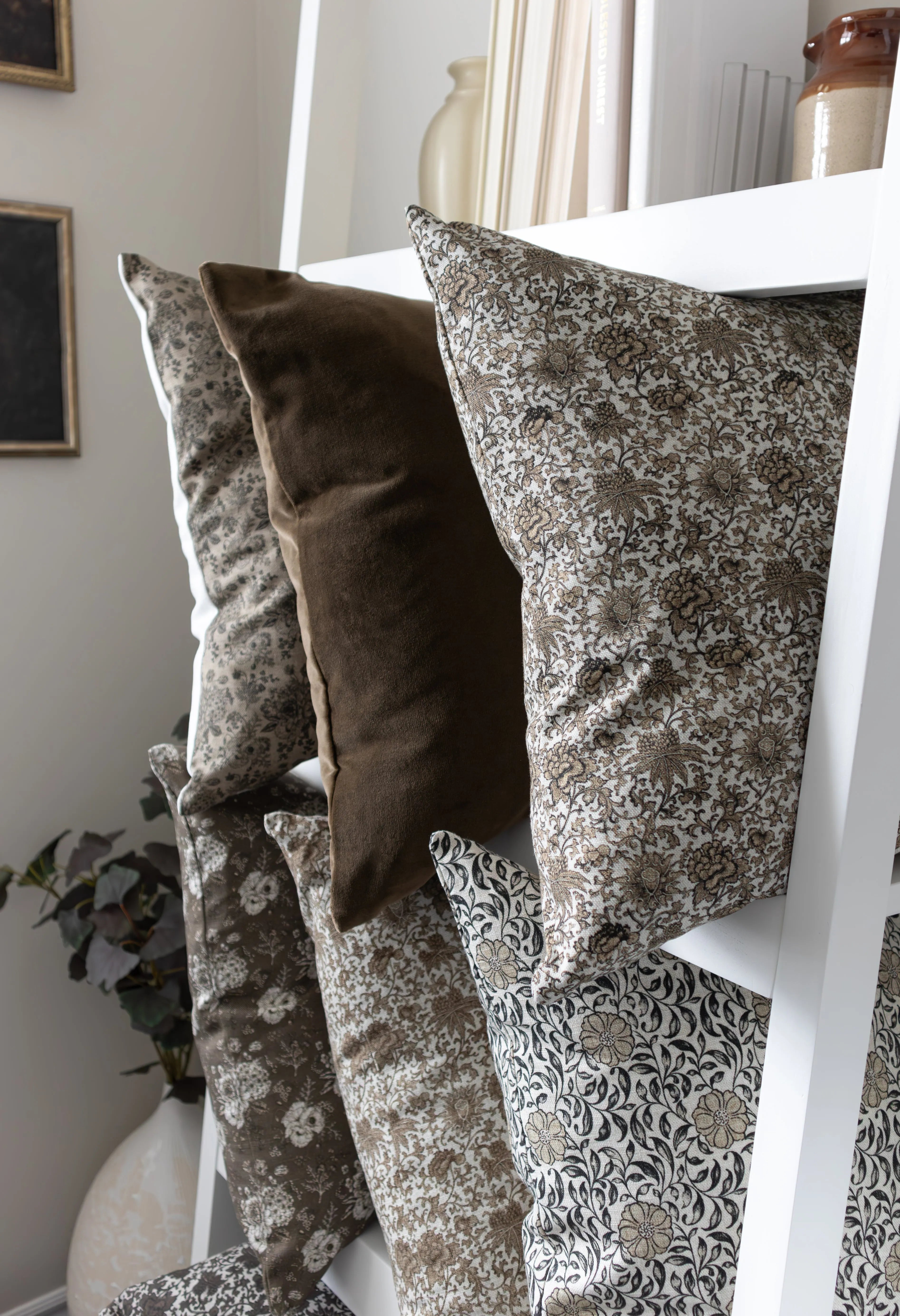 Elysia | Vintage Floral Pillow Cover Hyggely Cushions art-noise.myshopify.com elysia-vintage-floral-pillow-cover Elysia | Vintage Floral Pillow Cover Hyggely Cushions art-noise.myshopify.com elysia-vintage-floral-pillow-cover