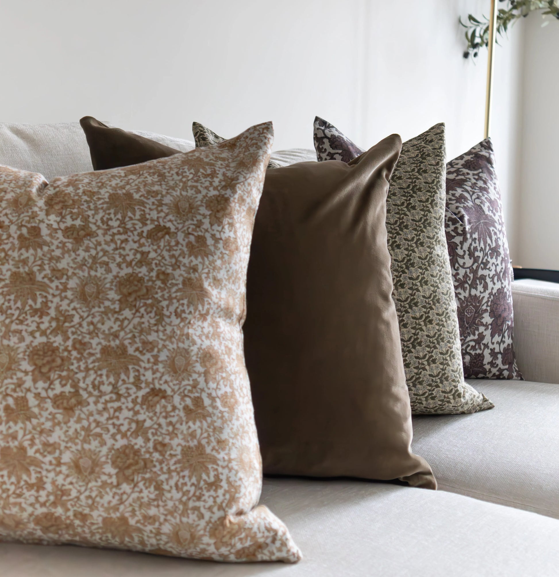 Valencia | Vintage Floral Pillow Cover Hyggely Cushions art-noise.myshopify.com valencia-vintage-floral-pillow-cover Valencia | Vintage Floral Pillow Cover Hyggely Cushions art-noise.myshopify.com valencia-vintage-floral-pillow-cover