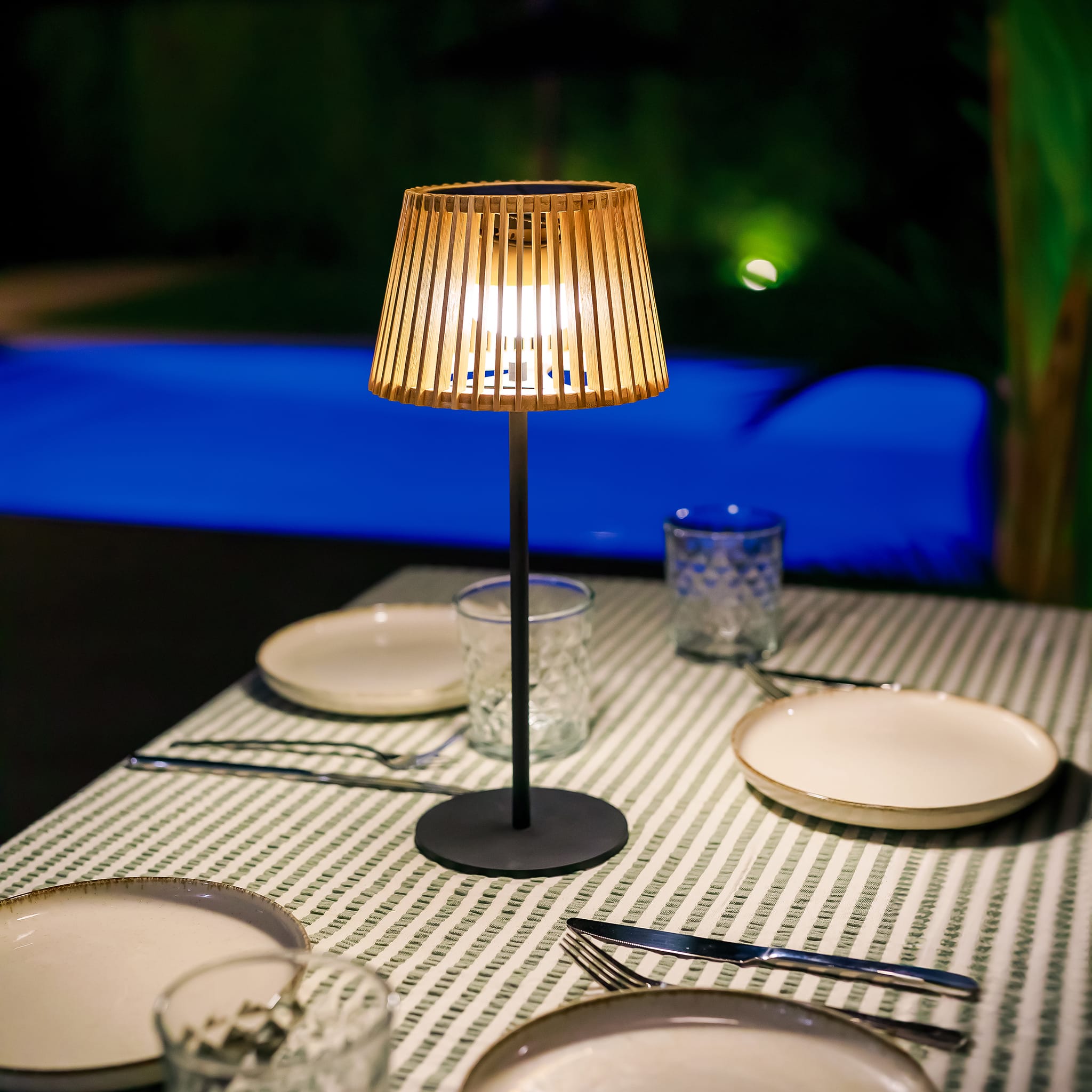 Okinawa<br> Solar-charged Table Lamp