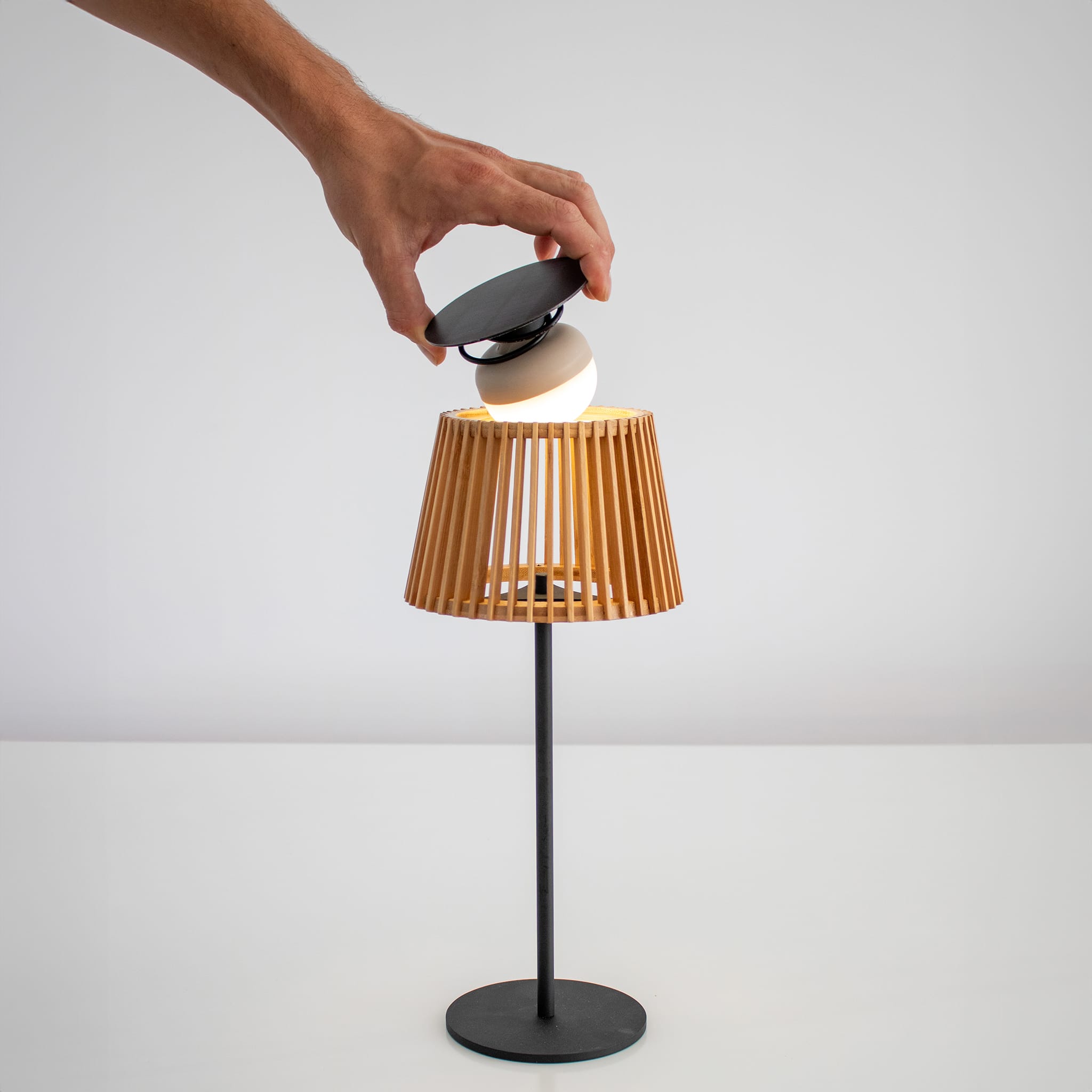 Okinawa<br> Solar-charged Table Lamp