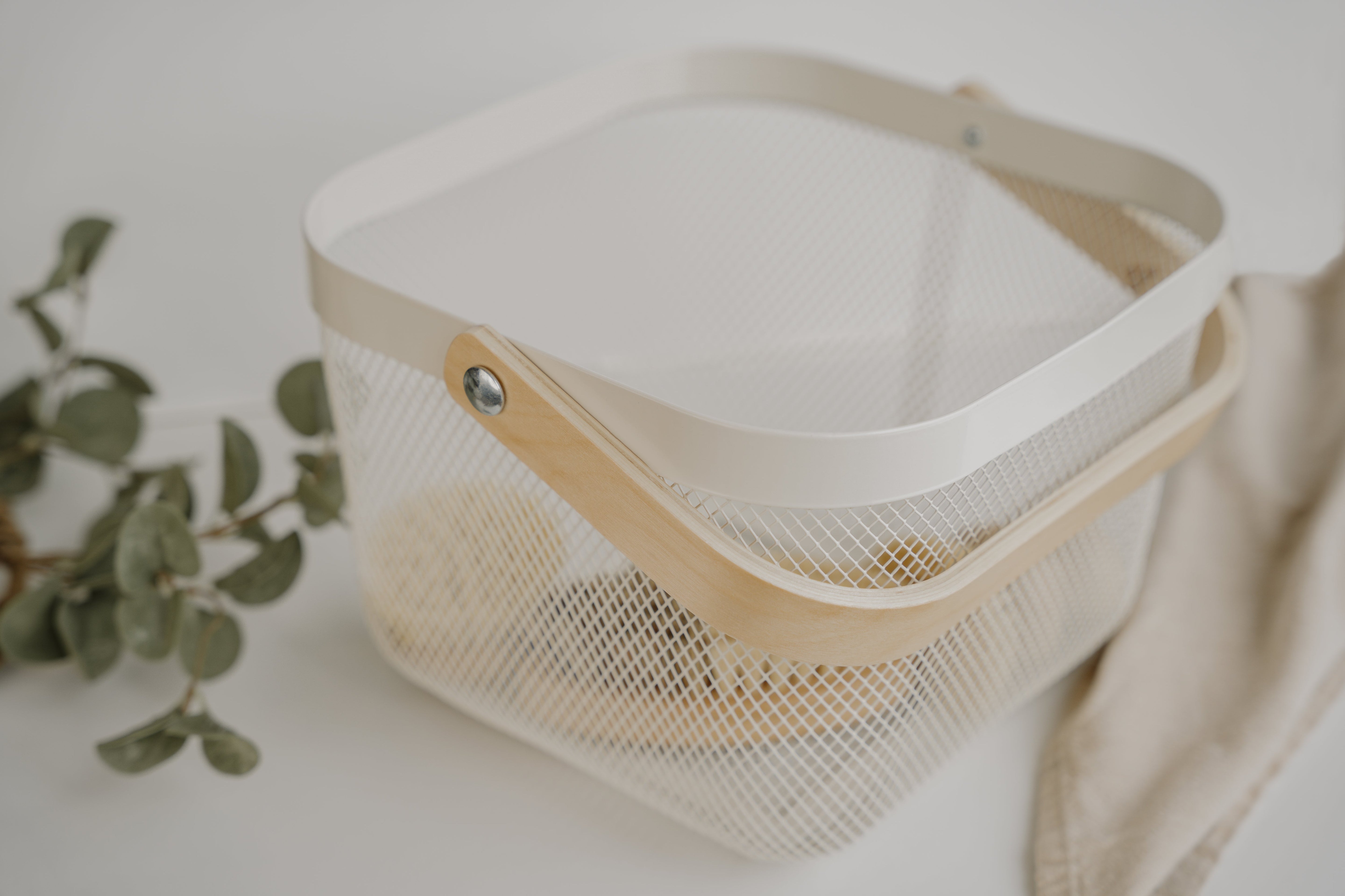 Panier métal blanc et bois