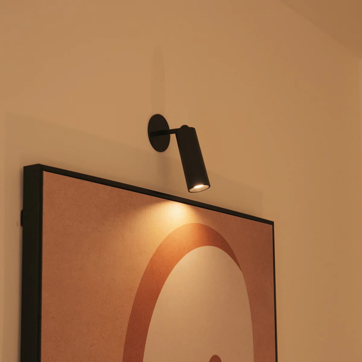 Roll<br> Wall-Mounted Rechargeable Lamp
