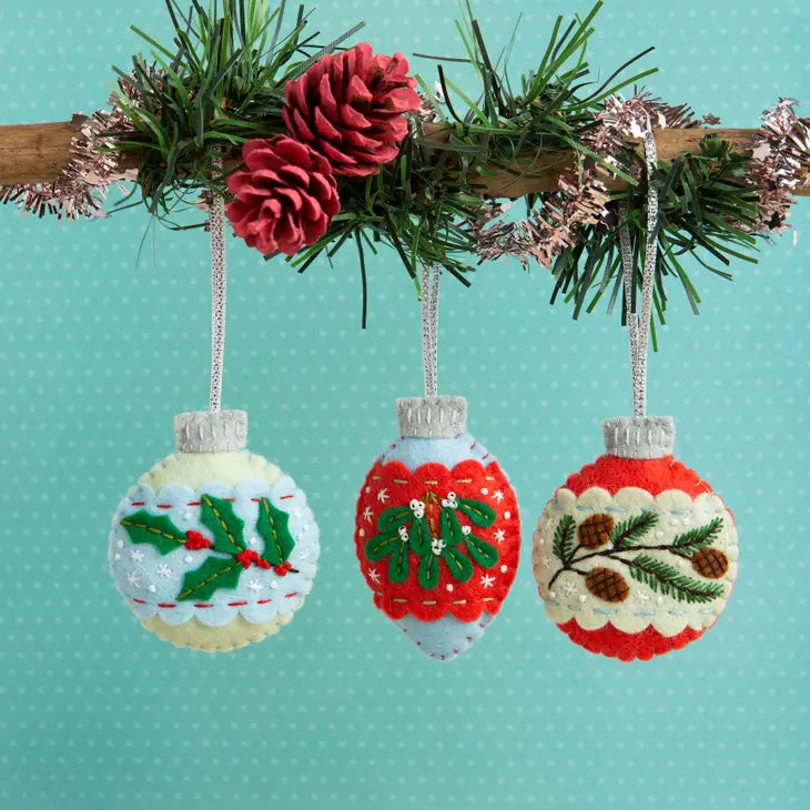 Hawthorn Handmade - Christmas Baubles Felt Craft Kit - Art Noise