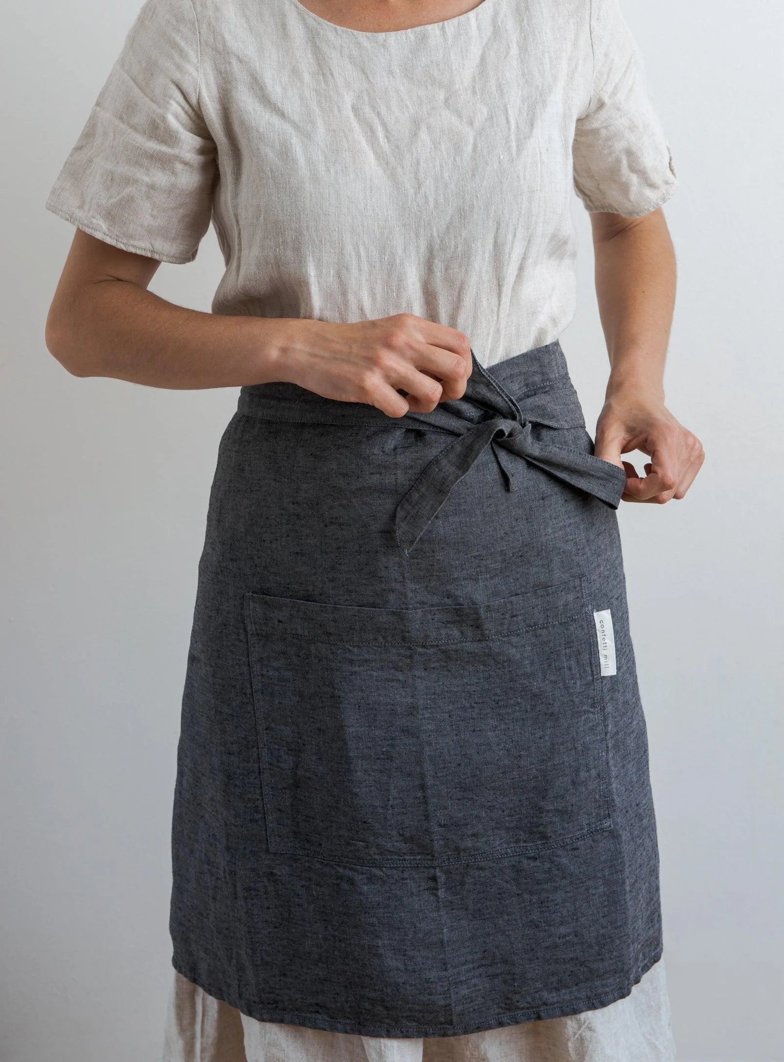 Half Linen Apron - Anthracite Confetti Mill Half aprons art-noise.myshopify.com half-linen-apron-anthracite Half Linen Apron - Anthracite Confetti Mill Half aprons art-noise.myshopify.com half-linen-apron-anthracite