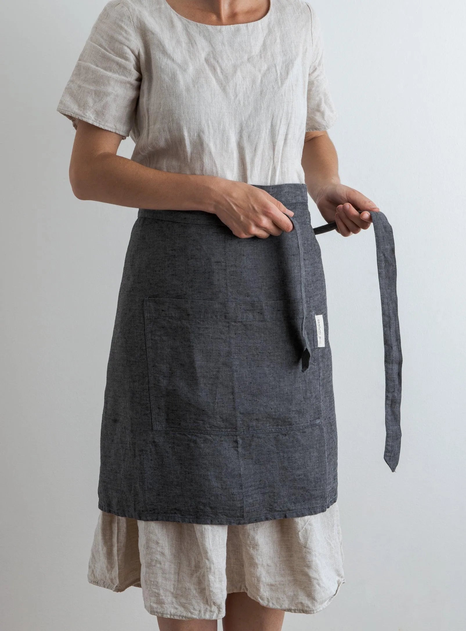 Half Linen Apron - Anthracite Confetti Mill Half aprons art-noise.myshopify.com half-linen-apron-anthracite Half Linen Apron - Anthracite Confetti Mill Half aprons art-noise.myshopify.com half-linen-apron-anthracite