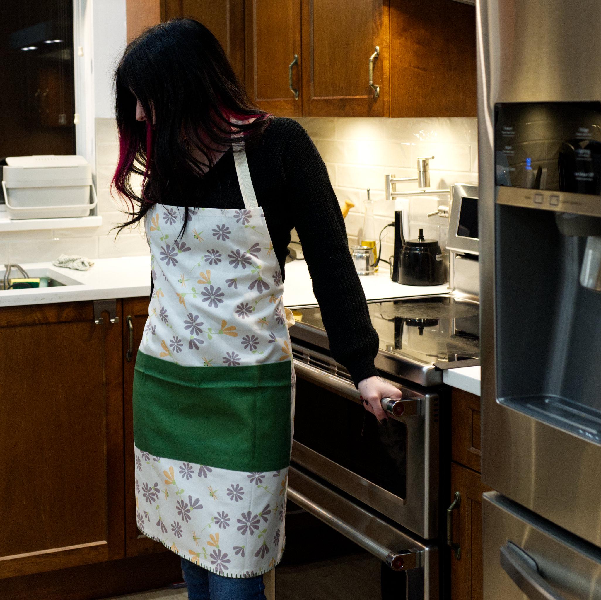 Shy Dragonfly: Washable Cotton Apron-4 Colors