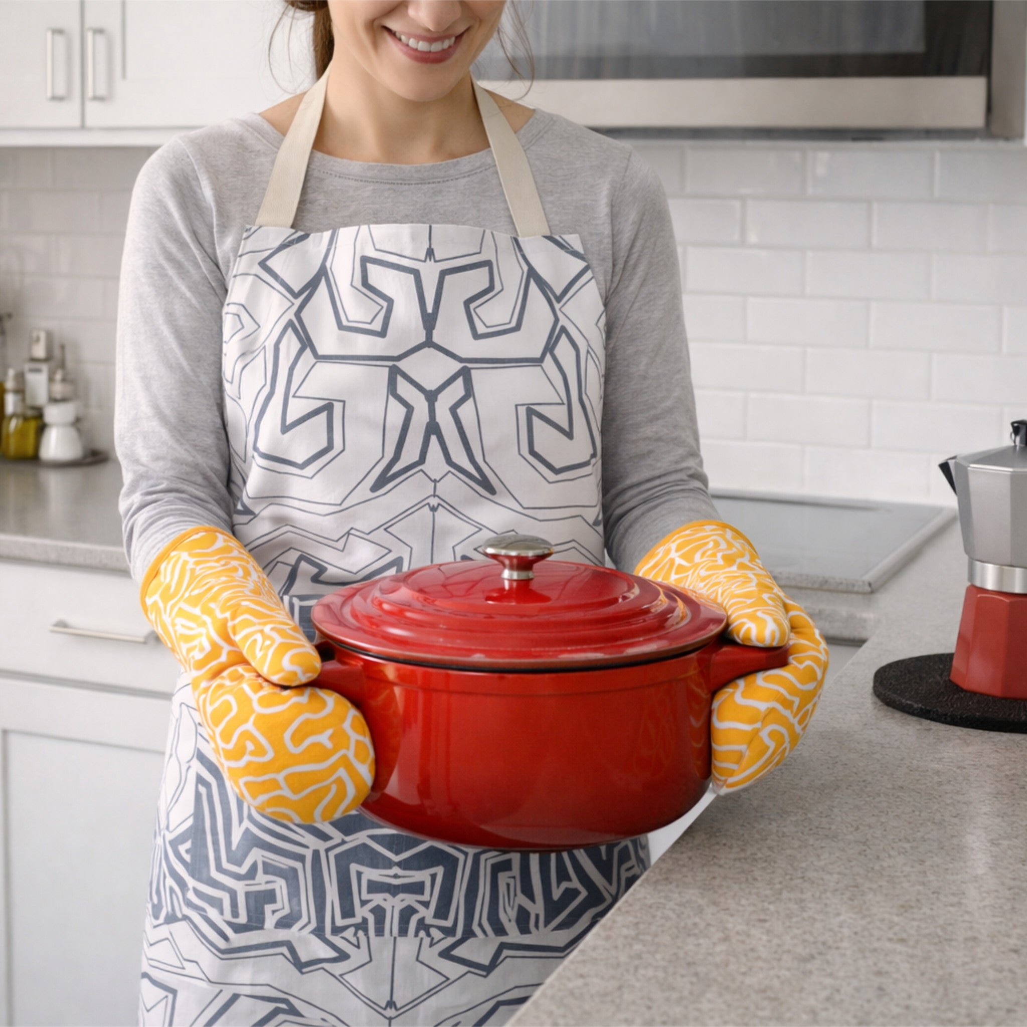 Squiggles: Fun Cotton Oven Mitt and Pot Holde